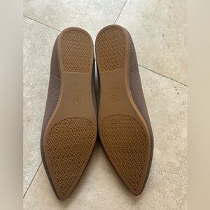 NWOT Vivaia shoes. Brown, size 39 (equivalent to size 8).